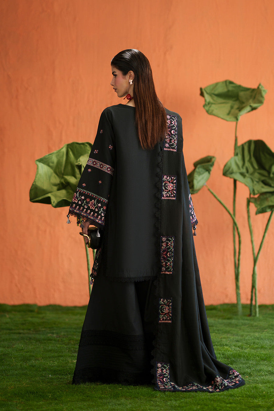 Zariya Zaira Embroidered Luxury Lawn Unstitched 3Pc Suit ZB6S109 ZARETA