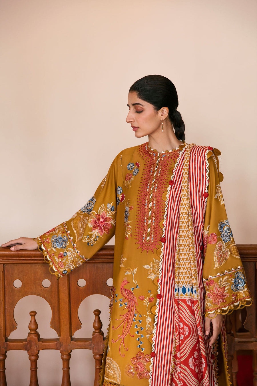 ZAHA by Khadijah Shah Festive Lawn Unstitched 3Pc Suit ZF23-02 DERIN