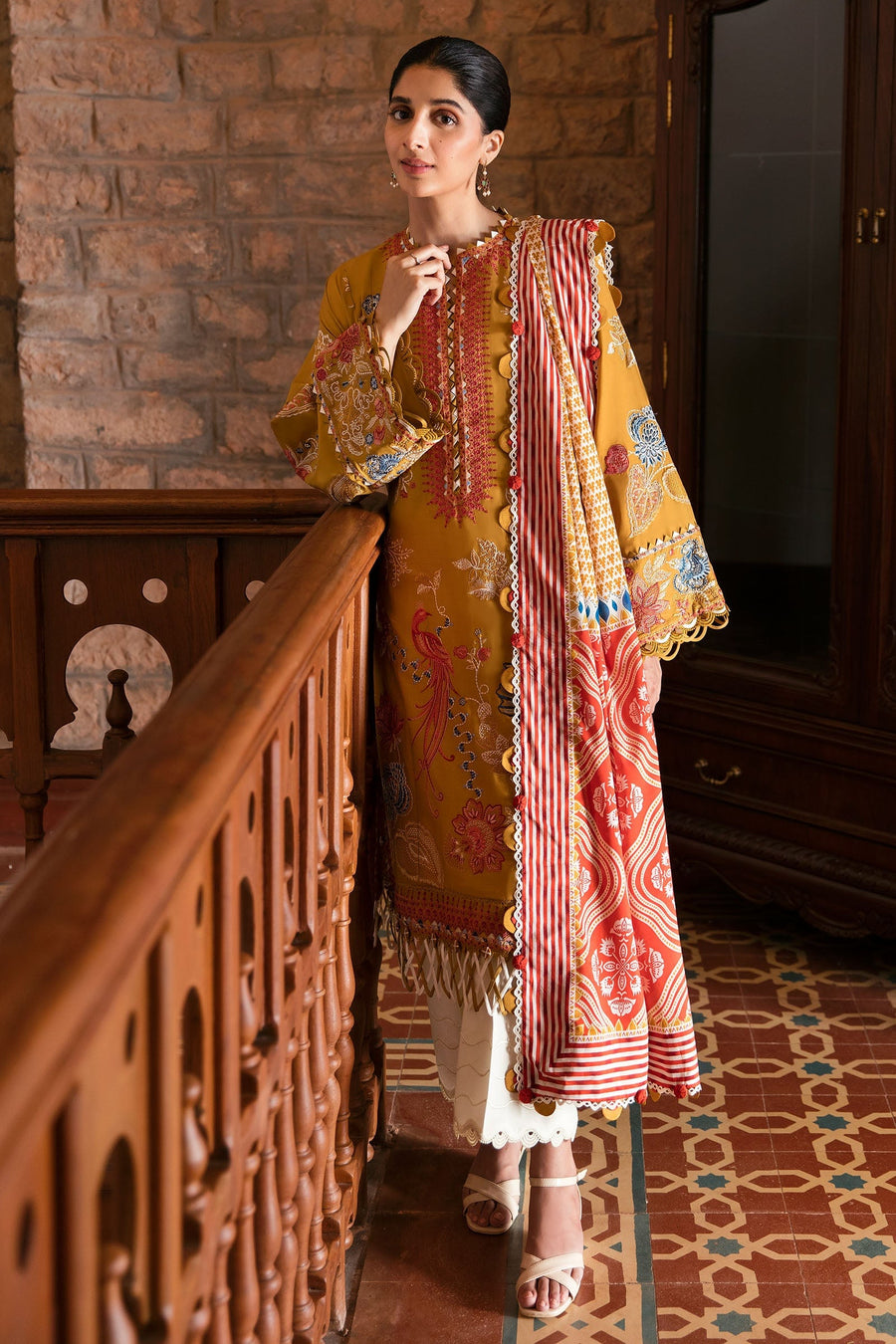 ZAHA by Khadijah Shah Festive Lawn Unstitched 3Pc Suit ZF23-02 DERIN