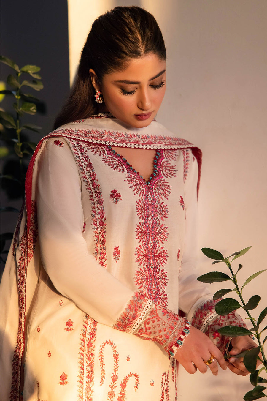 Zaha By Khadijah Shah Embroidered Lawn Unstitched 3Pc Suit ZL24-09A ELANIA