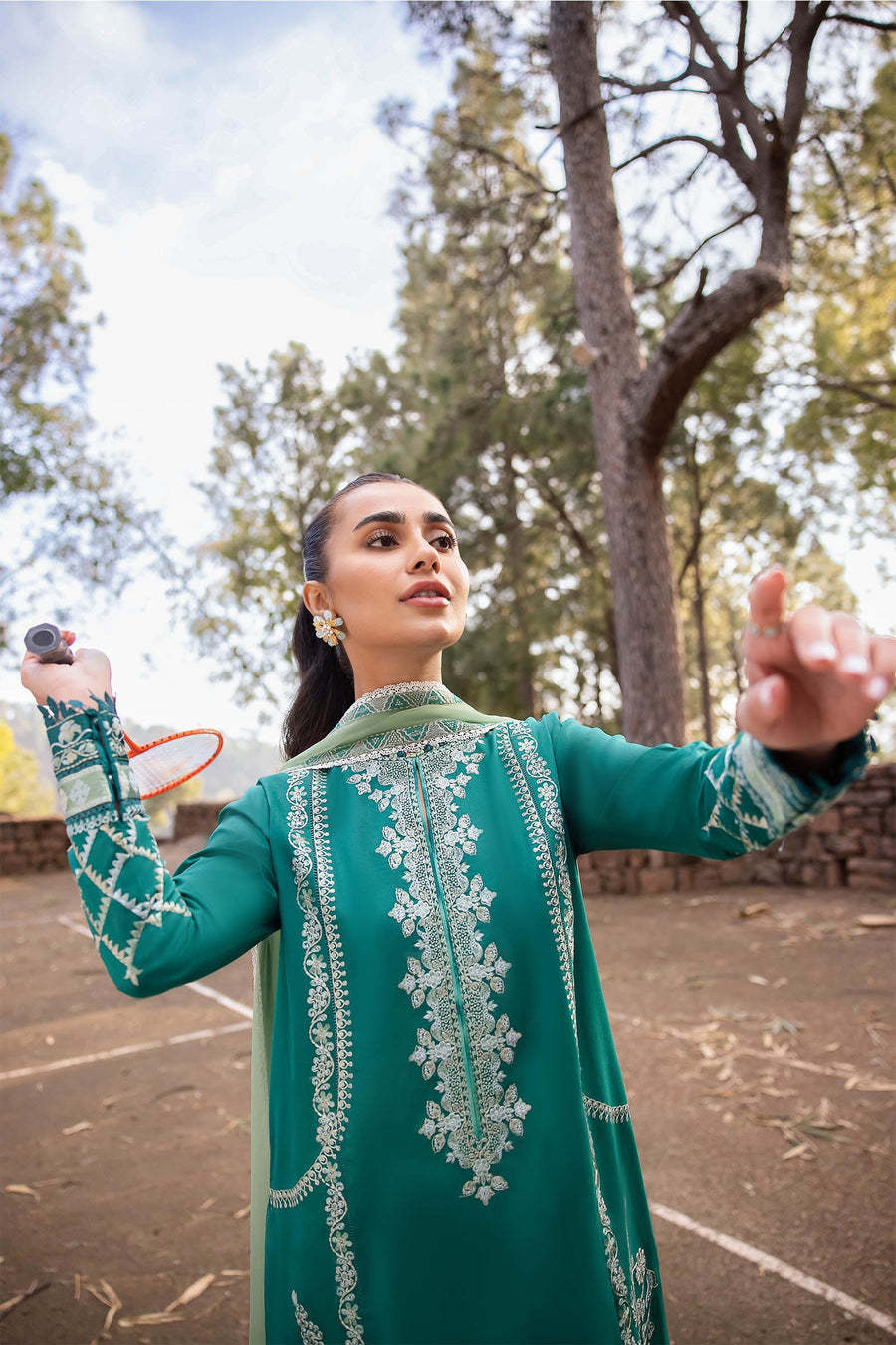 Zaha By Khadijah Shah Embroidered Lawn Unstitched 3Pc Suit ZL24-11B VEJAH