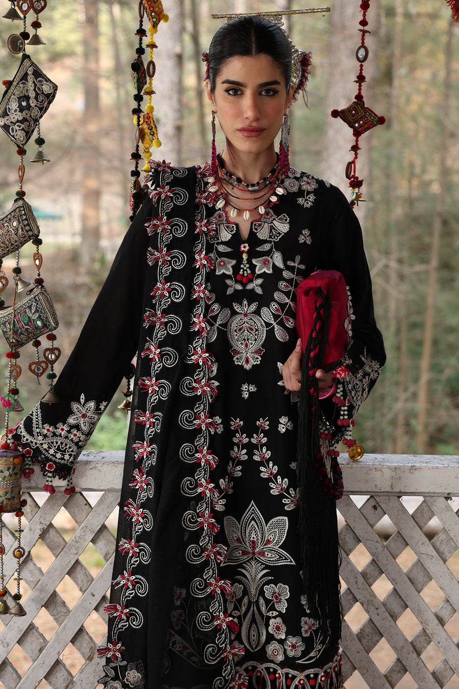 ZAHA Neelum Embroidered Lawn Unstitched 3Pc Suit ZL25-05B AABROO