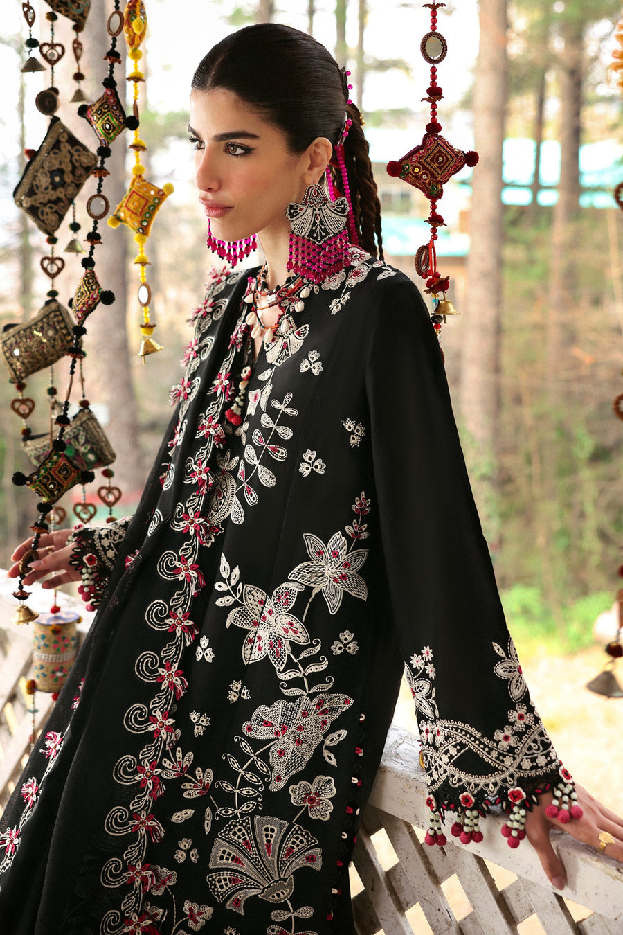 ZAHA Neelum Embroidered Lawn Unstitched 3Pc Suit ZL25-05B AABROO