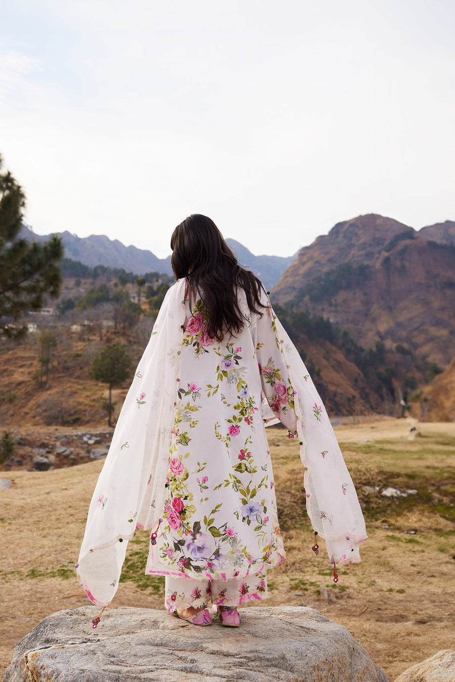ZAHA Meili Festive Embroidered Lawn Unstitched 3Pc Suit ZL26-11A FĚN YÌ
