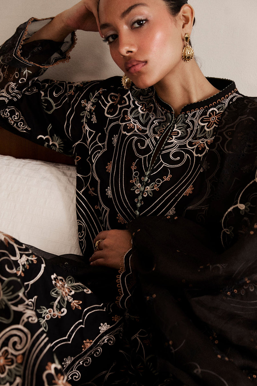 Zara Shahjahan Satori Embroidered Lawn Unstitched 3Pc Suit D-04A SHIZUMI