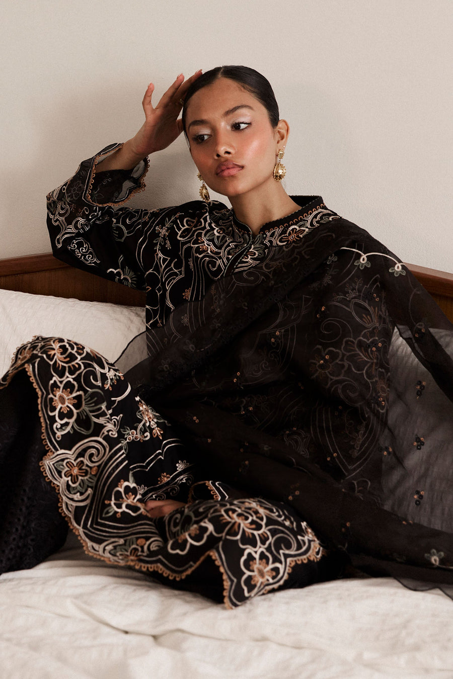 Zara Shahjahan Satori Embroidered Lawn Unstitched 3Pc Suit D-04A SHIZUMI