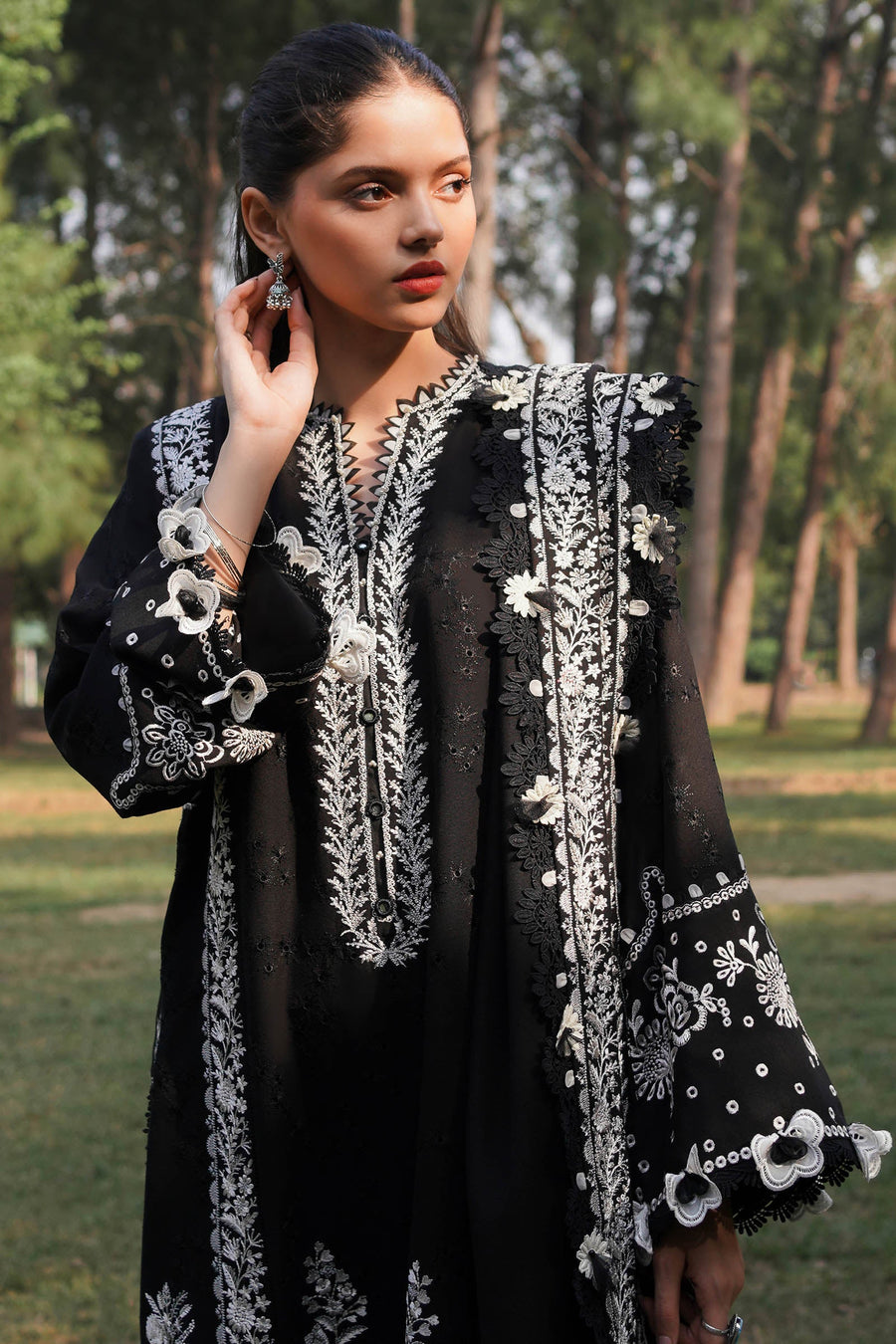 ZAHA Embroidered Karandi Unstitched 3Pc Suit ZW2-23-03 FIRUZEH