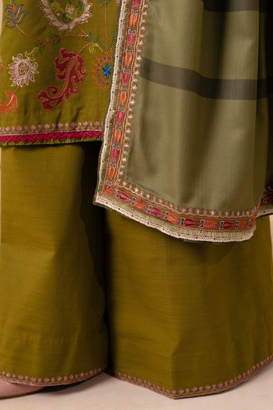 Coco by Zara Shahjahan Unstitched Embroidered Khaddar 3Pc Suit ZW23-6B