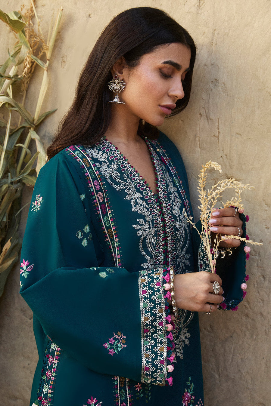 ZAHA by Khadijah Shah Embroidered Khaddar Unstitched 3Pc Suit ZW24-05