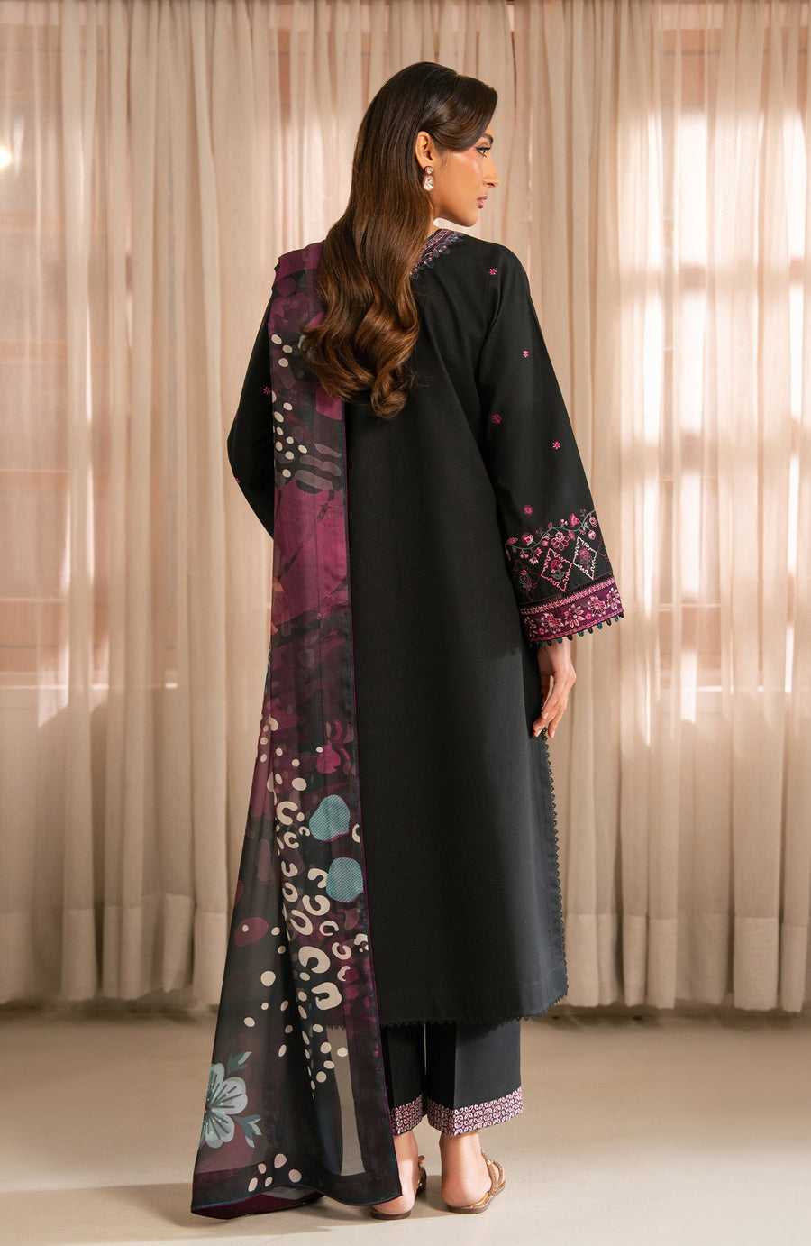 Seran Lamhay Embroidered Lawn Unstitched 3Pc Suit D-01 ZAHR