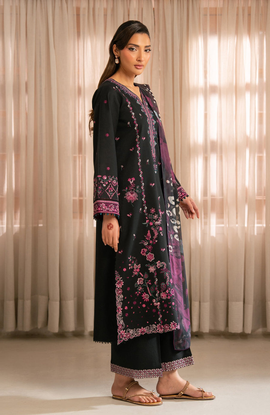 Seran Lamhay Embroidered Lawn Unstitched 3Pc Suit D-01 ZAHR