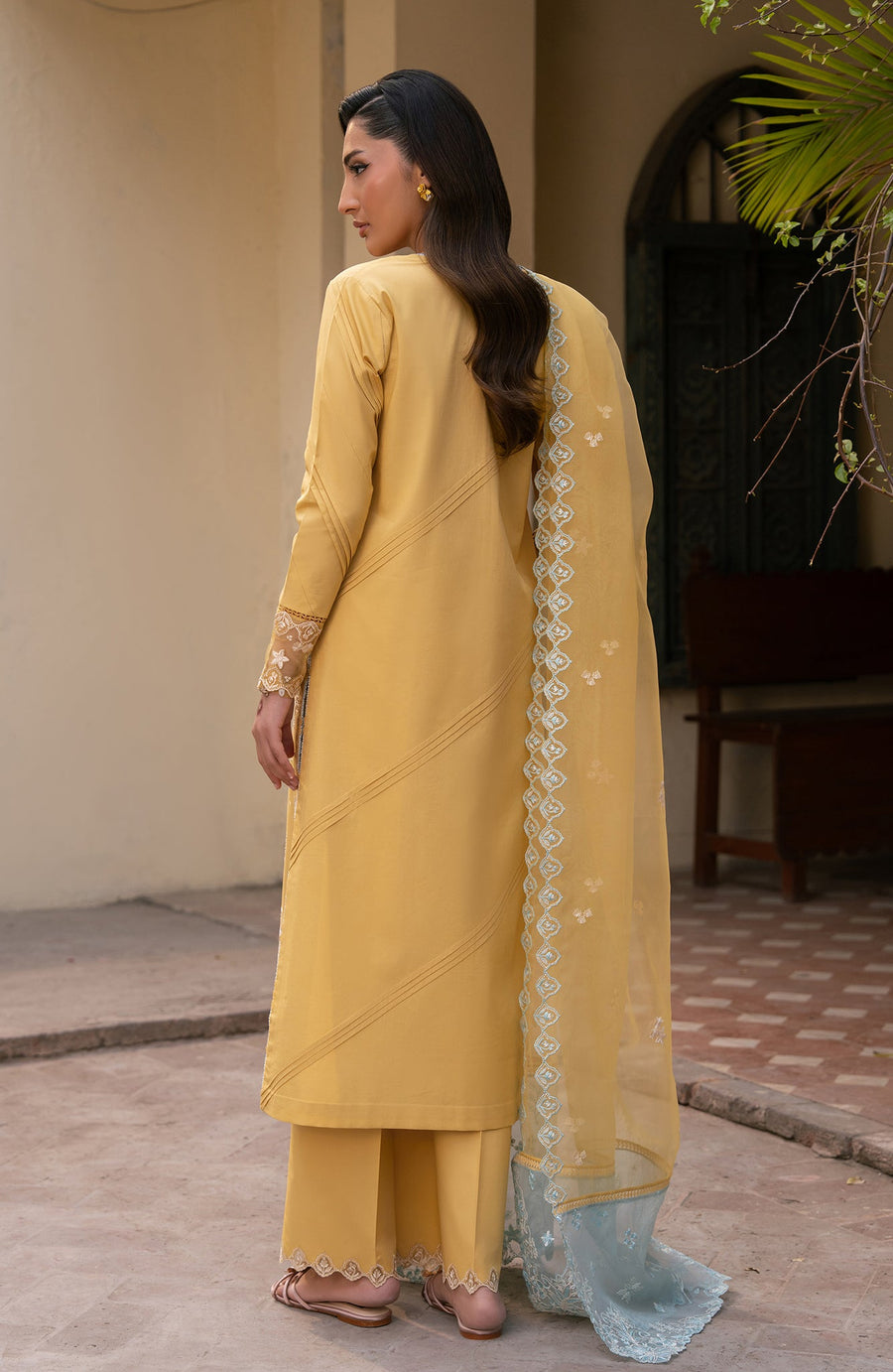Seran Lamhay Embroidered Lawn Unstitched 3Pc Suit D-09 ZIRA