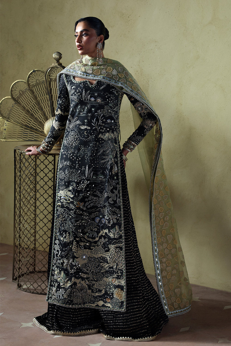 Soraya Lumene Embroidered Grip Unstitched 3Pc Suit - Zyra