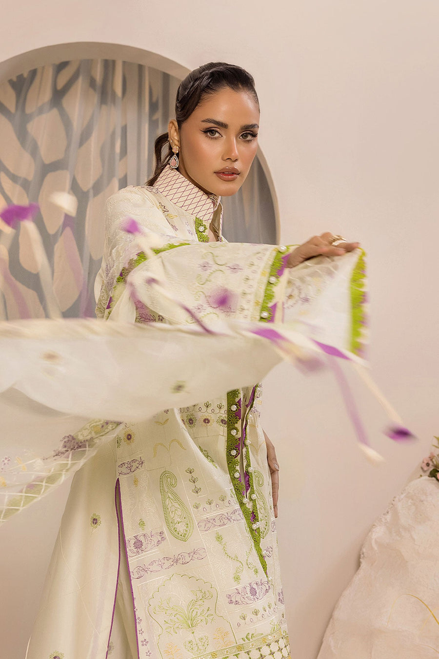 Safwa Ivory Embroidered Lawn Unstitched 3Piece Suit - IVO02