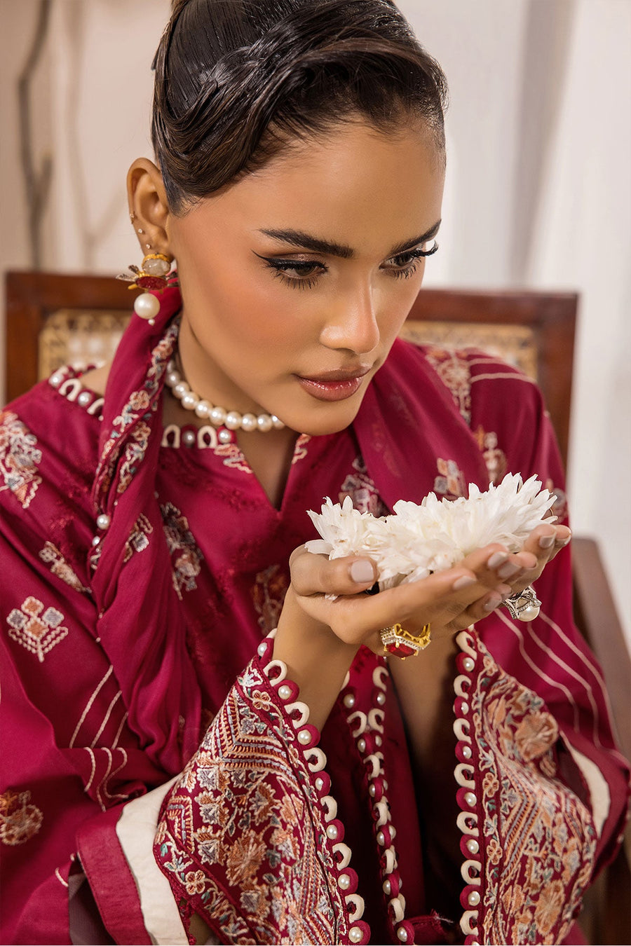 Safwa Ivory Embroidered Lawn Unstitched 3Piece Suit - IVO04