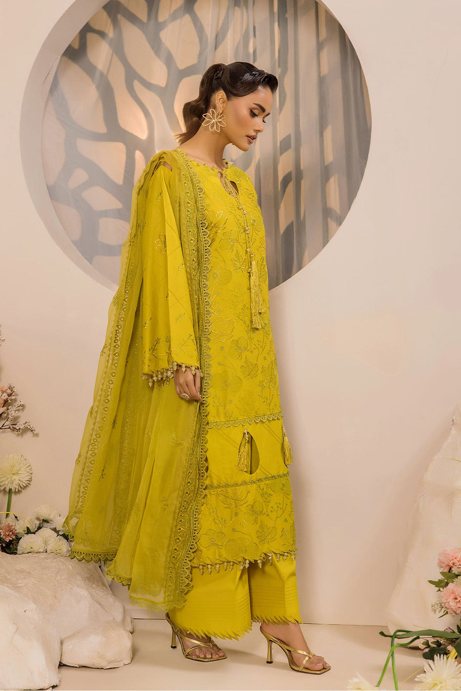 Safwa Ivory Embroidered Lawn Unstitched 3Piece Suit - IVO06