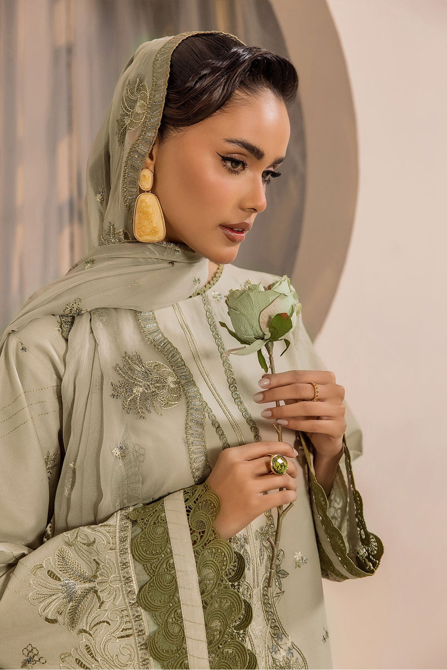 Safwa Ivory Embroidered Lawn Unstitched 3Piece Suit - IVO08