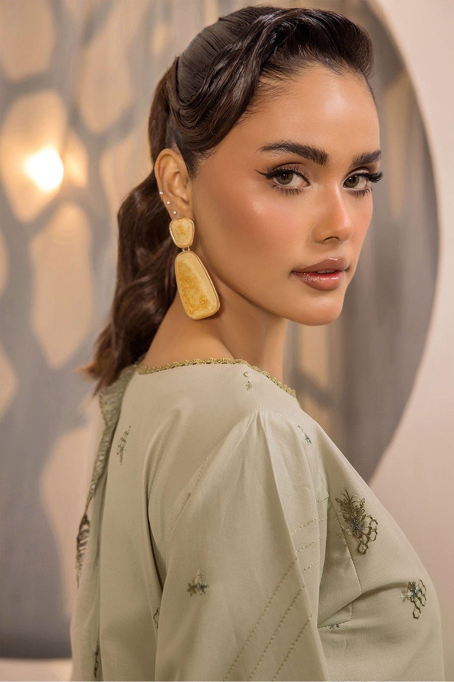 Safwa Ivory Embroidered Lawn Unstitched 3Piece Suit - IVO08