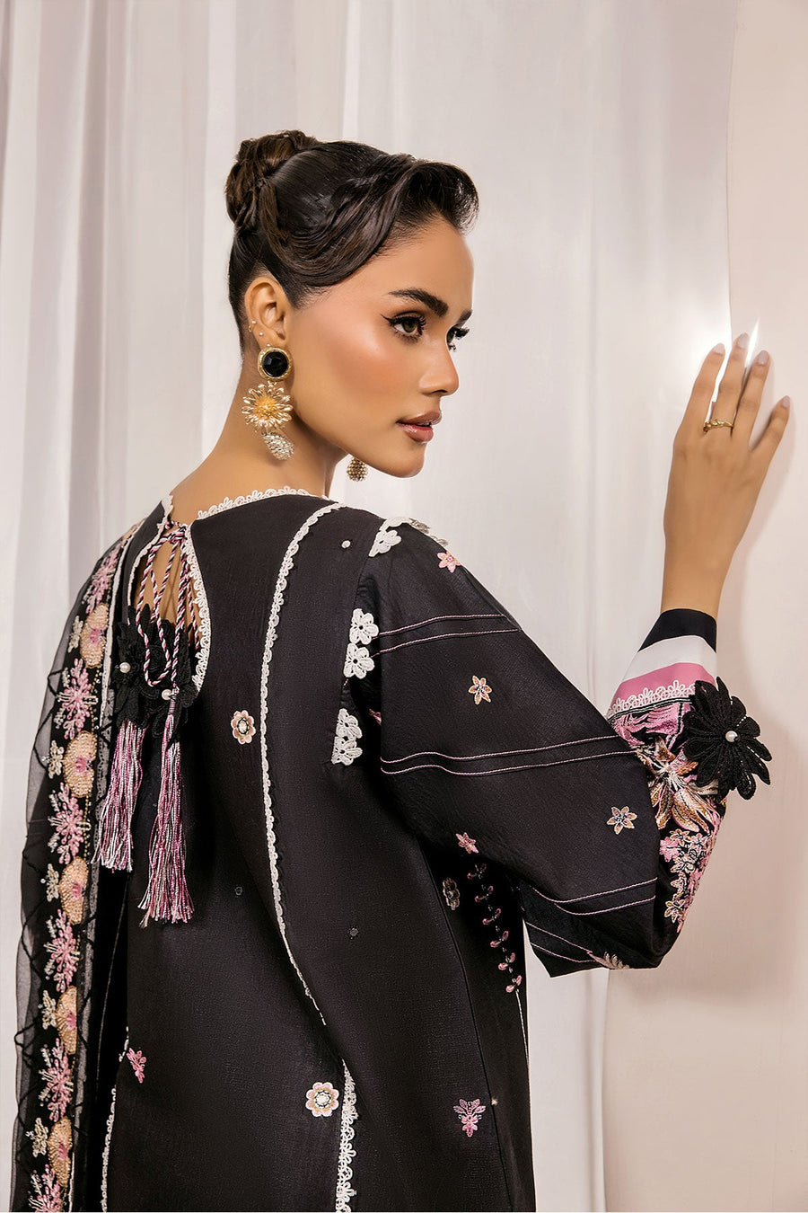 Safwa Ivory Embroidered Lawn Unstitched 3Piece Suit - IVO10