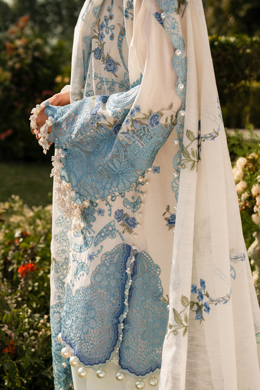 Sana Safinaz Luxury Lawn D-04A-4