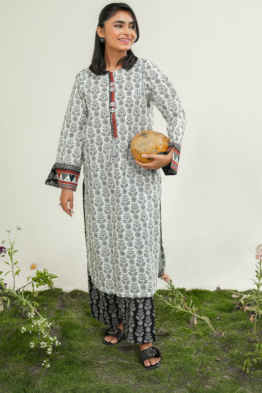 Safwa Printed Lawn Pret 2Pc Suit ( Ready To Wear ) P000871
