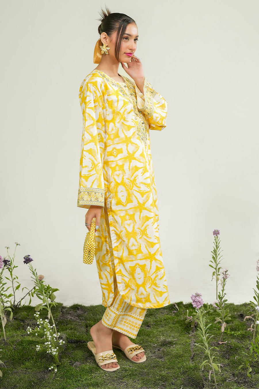 Safwa Embroidered Lawn Pret 2Pc Suit ( Ready To Wear ) P000899
