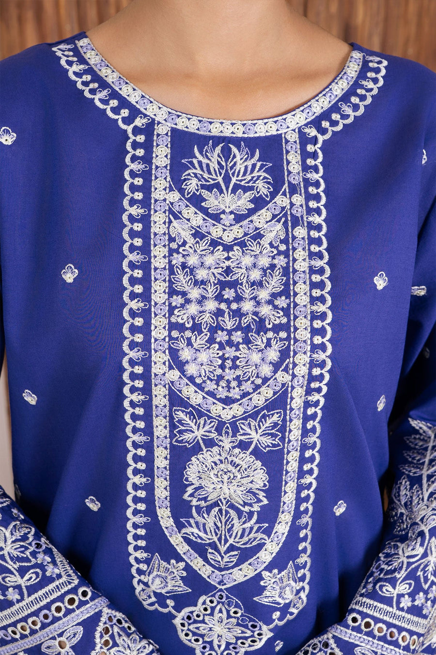 Safwa Embroidered Formal 2PC Ready to Wear Suit - P000938