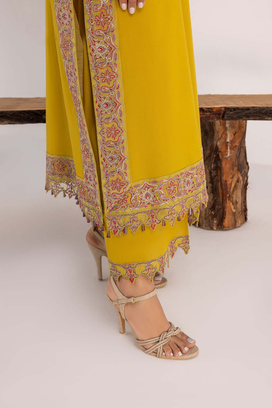 Nuriyaa Spring Summer Embroidered Lawn Pret 3 Piece Suit - Elma