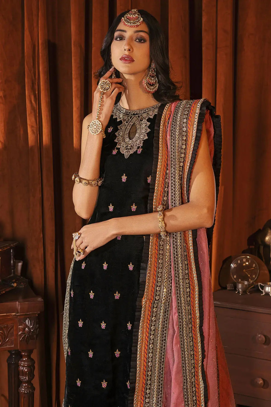 Motifz Grand Velou Embroidered Velvet Unstitched 3Pc Suit 3170-UMME-HAYYAL