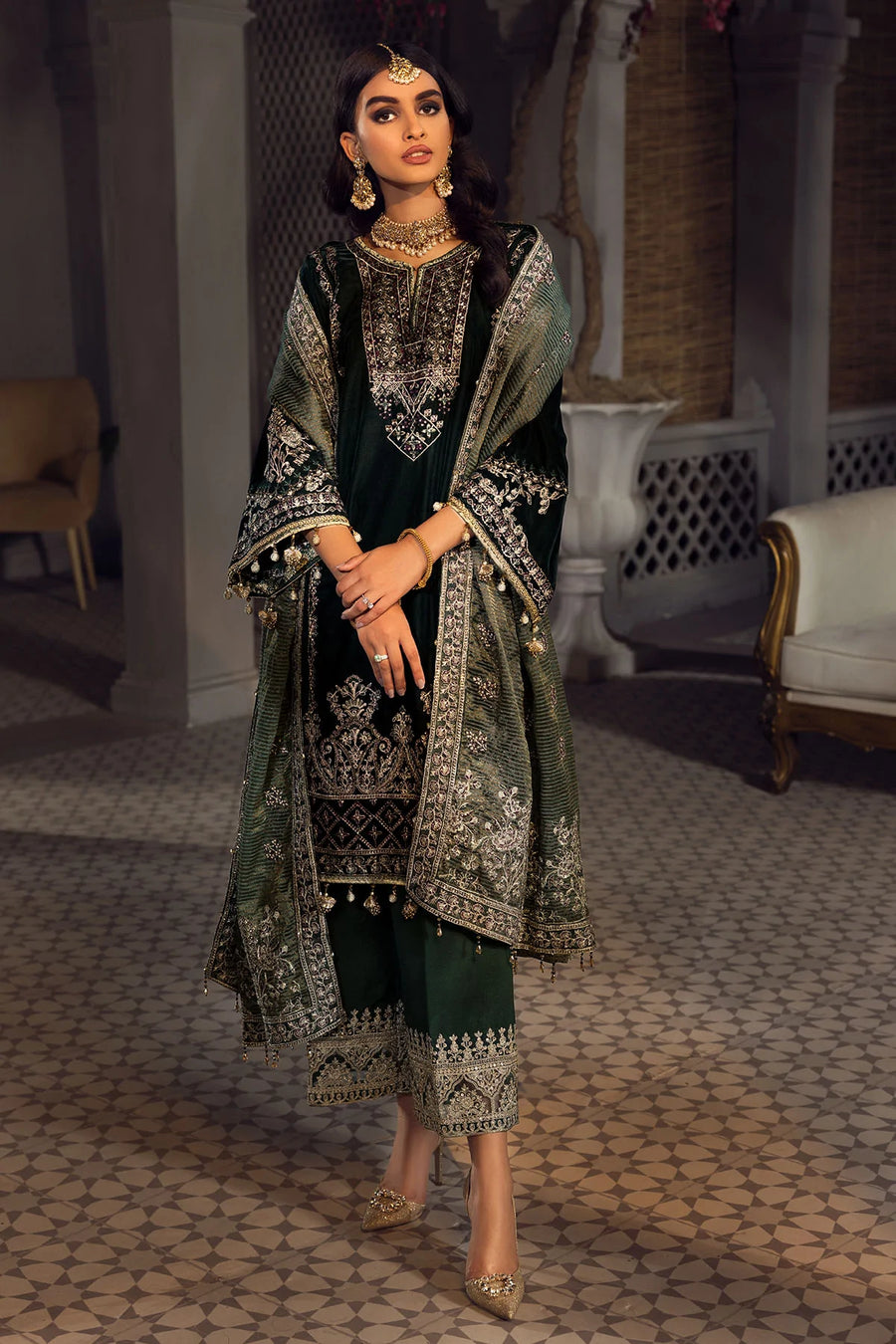 Motifz Grand Velou Embroidered Velvet Unstitched 3Pc Suit 3778-SIA-MESE