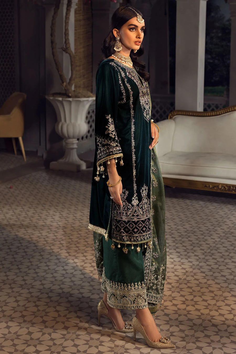 Motifz Grand Velou Embroidered Velvet Unstitched 3Pc Suit 3778-SIA-MESE