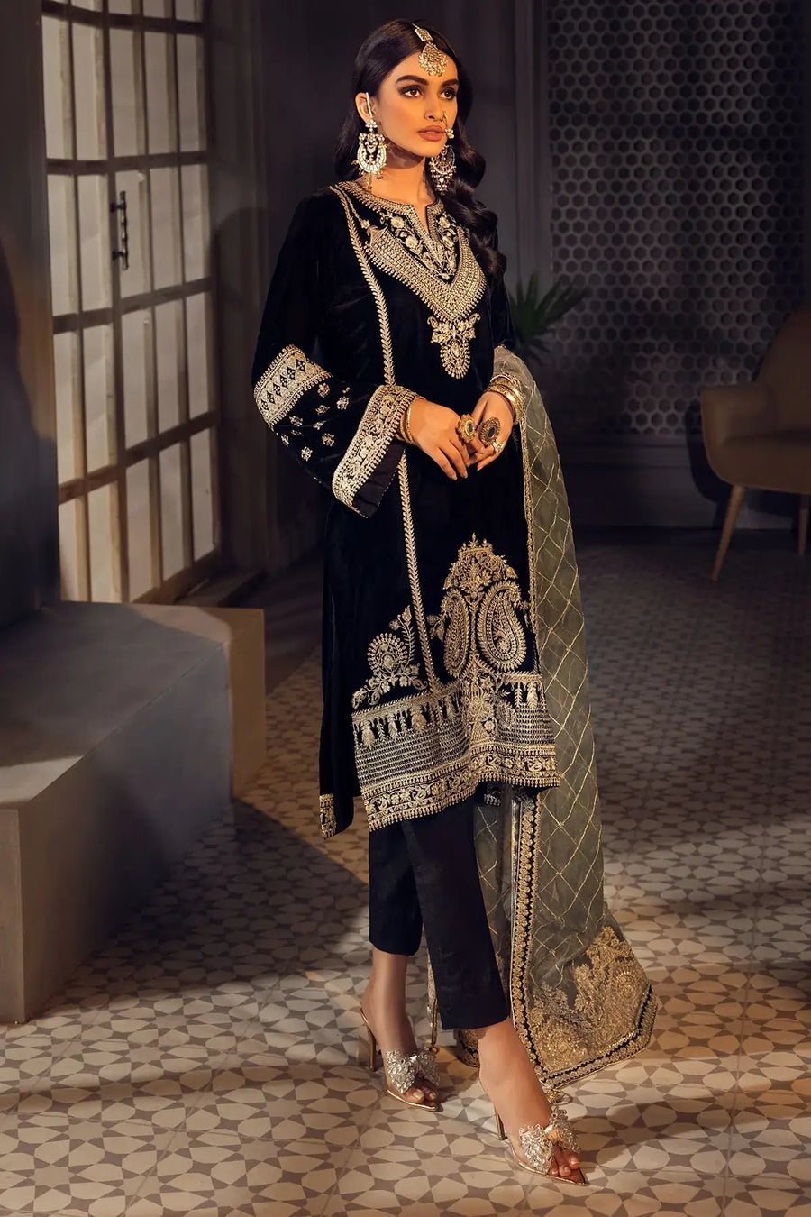 Motifz Grand Velou Embroidered Velvet Unstitched 3Pc Suit 3779-CARP