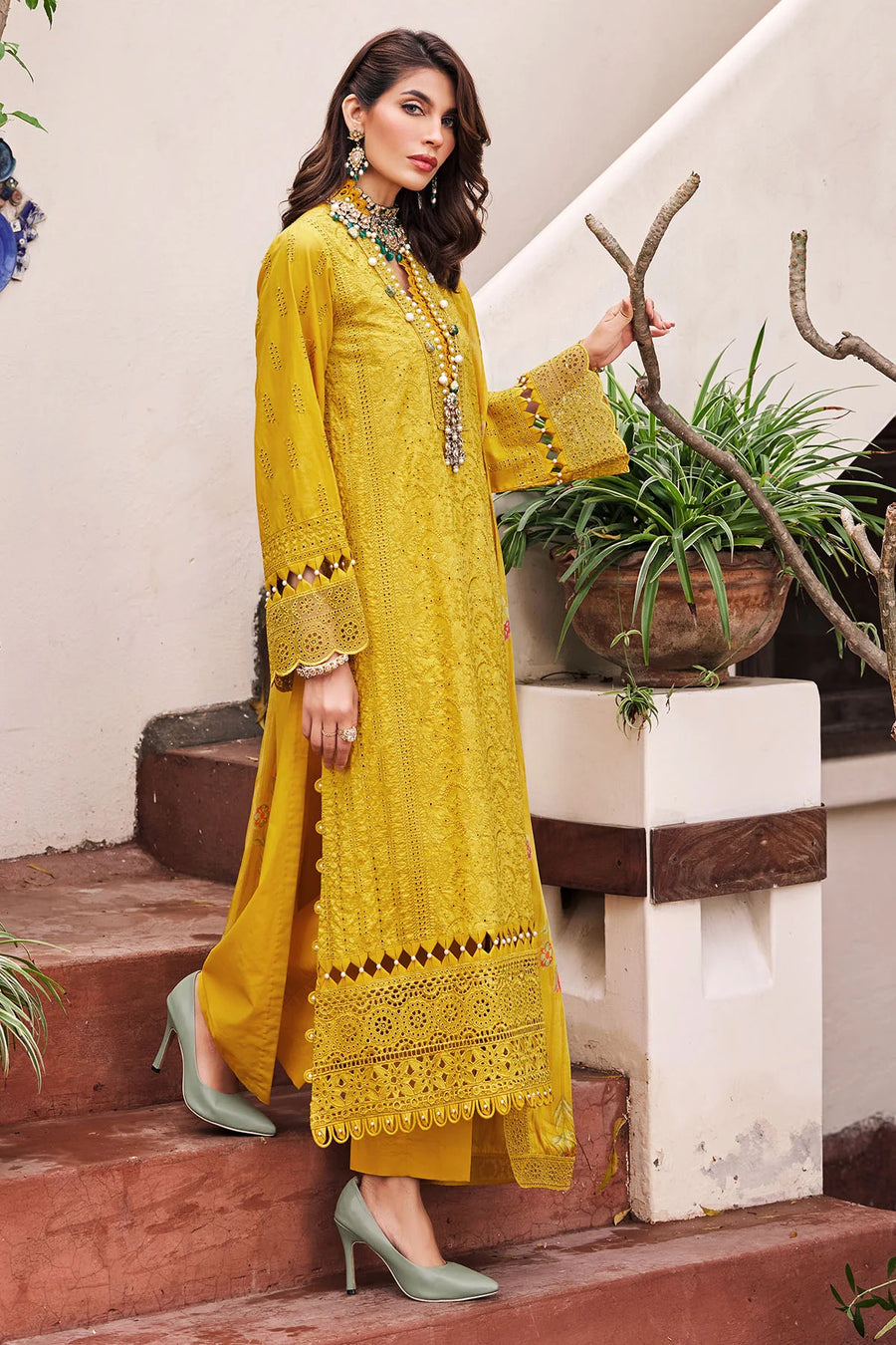 Motifz Schiffli Embroidered Lawn Unstitched 3Pc Suit 3980-LARA