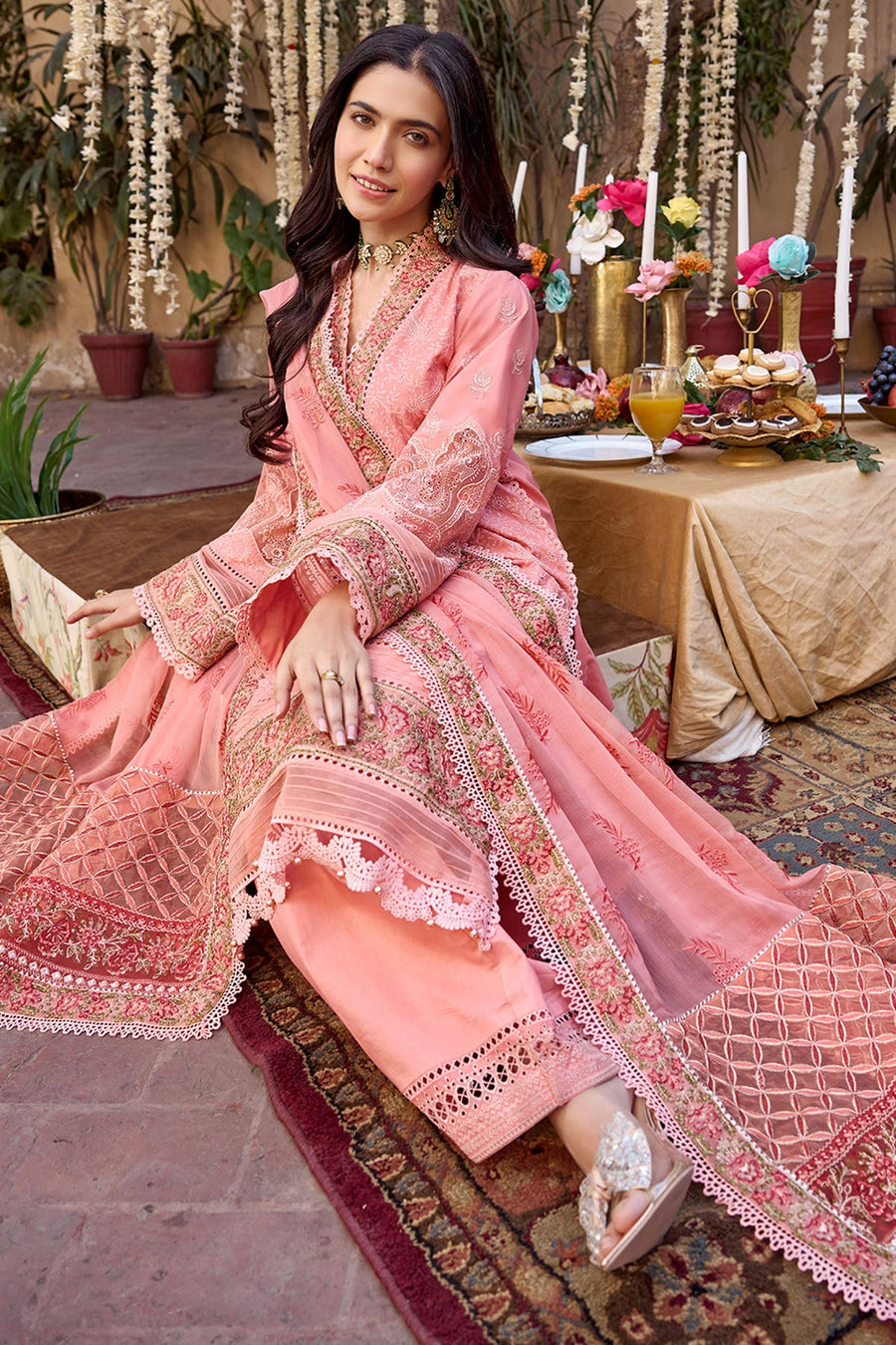 Motifz Nayaab Premium Embroidered Lawn Unstitched 3Pc Suit 4041-ZAIB