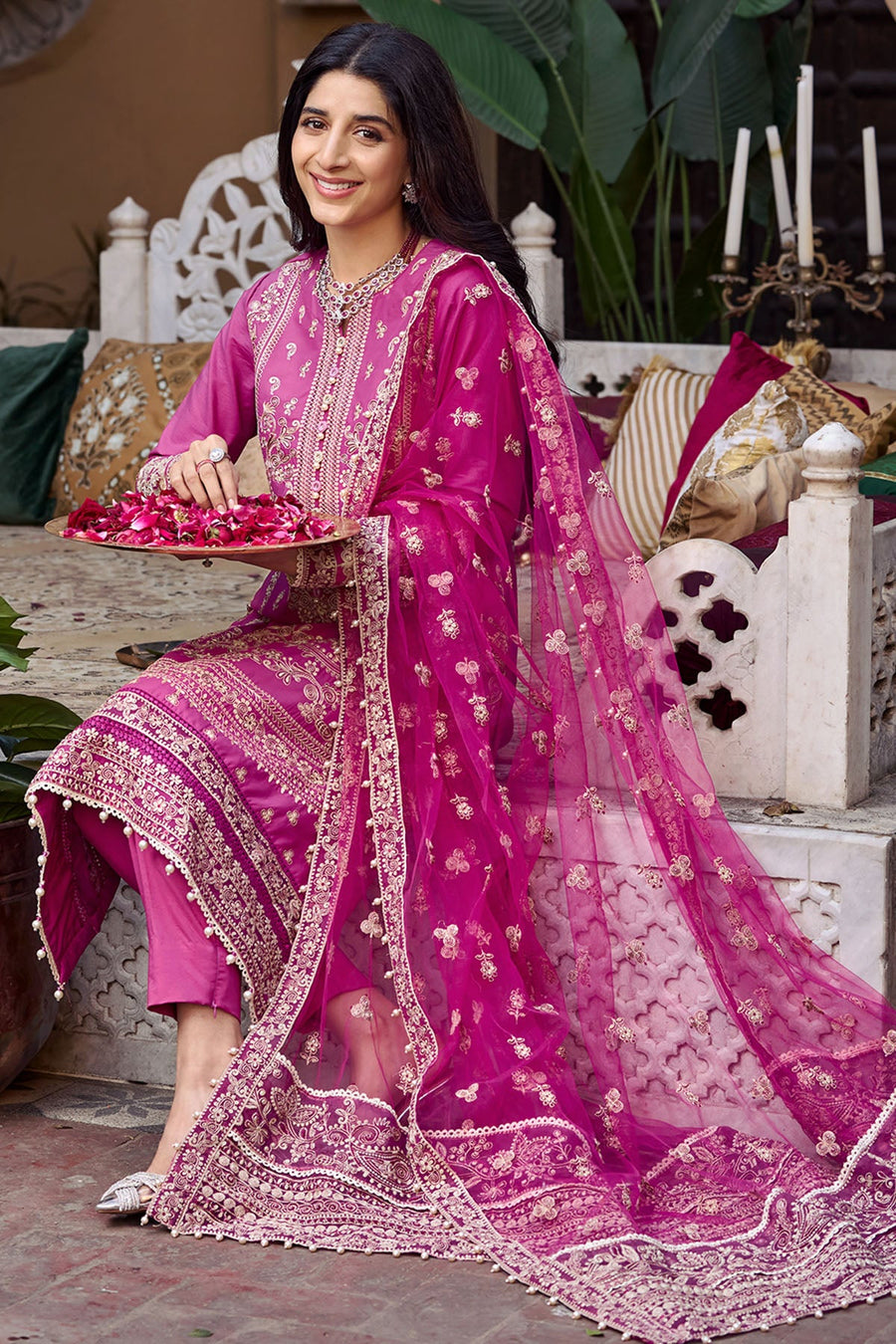 Motifz Nayaab Premium Embroidered Lawn Unstitched 3Pc Suit 4042-AMAANI