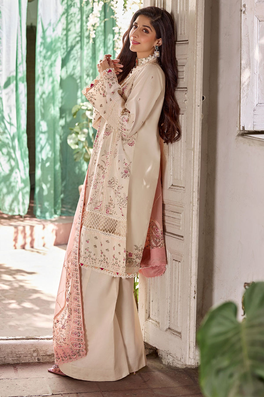 Motifz Nayaab Premium Embroidered Lawn Unstitched 3Pc Suit 4043-JAHAN