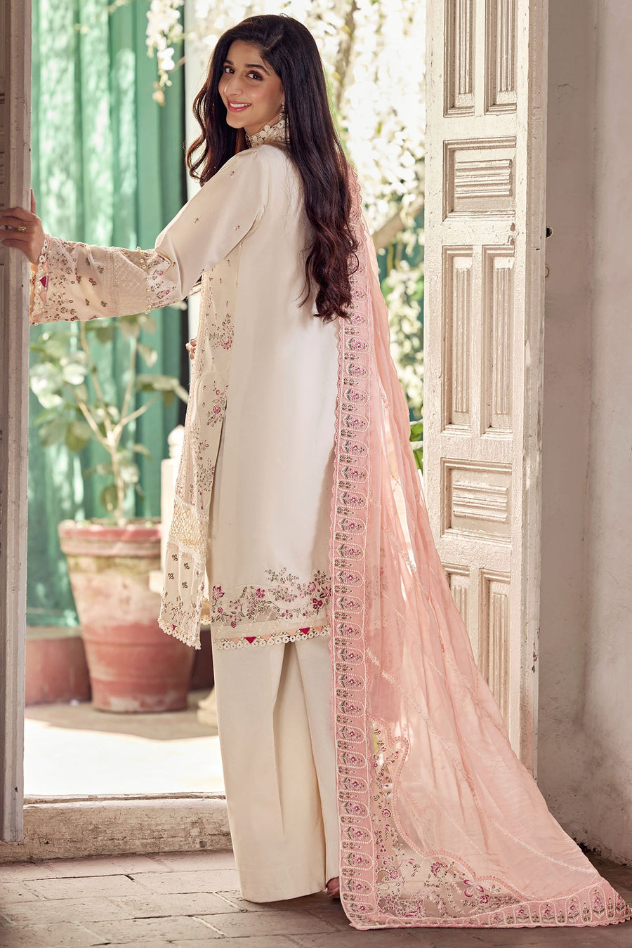 Motifz Nayaab Premium Embroidered Lawn Unstitched 3Pc Suit 4043-JAHAN