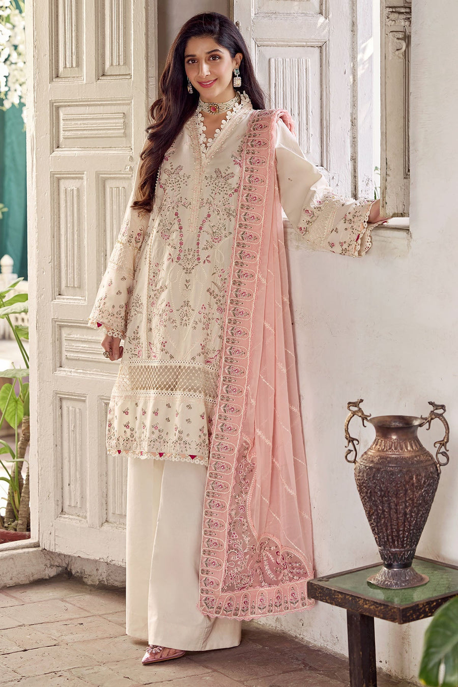Motifz Nayaab Premium Embroidered Lawn Unstitched 3Pc Suit 4043-JAHAN