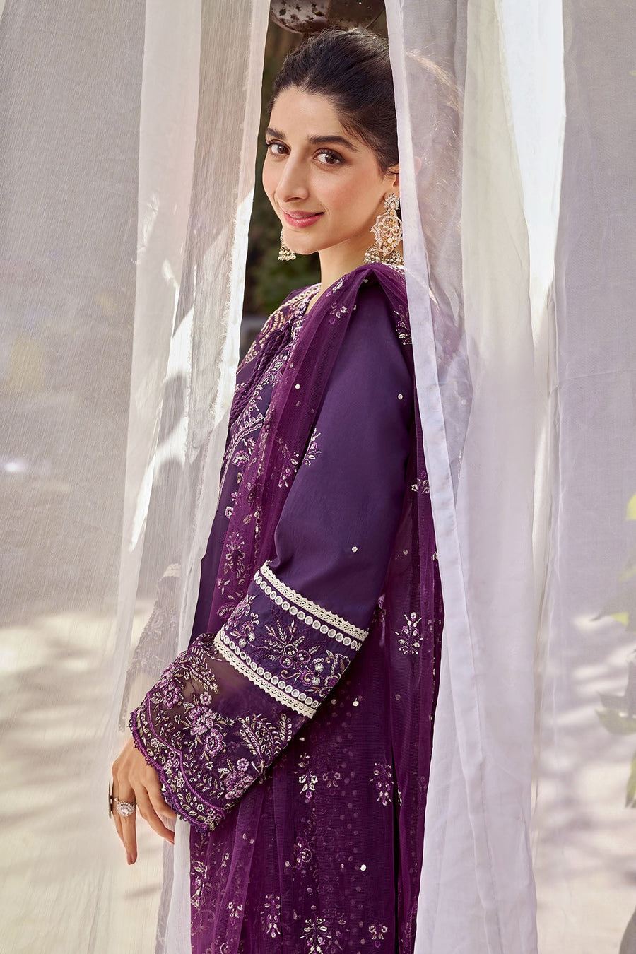 Motifz Nayaab Premium Embroidered Lawn Unstitched 3Pc Suit 4044-ZOHREH