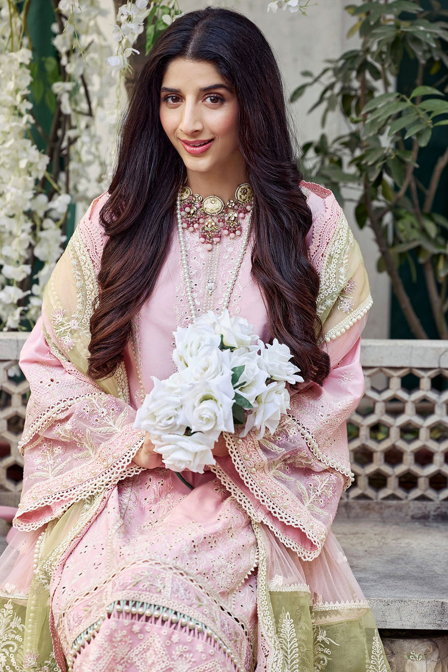 Motifz Nayaab Premium Embroidered Lawn Unstitched 3Pc Suit 4045-ZILLE