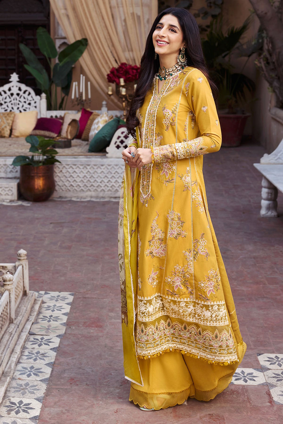 Motifz Nayaab Premium Embroidered Lawn Unstitched 3Pc Suit 4046-AVA