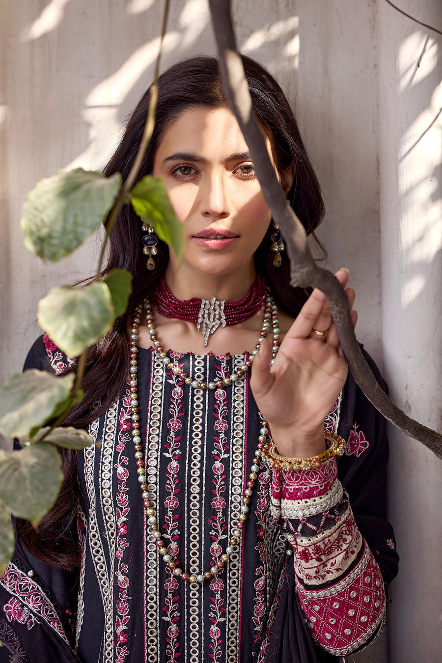 Motifz Nayaab Premium Embroidered Lawn Unstitched 3Pc Suit 4048-FLEUR
