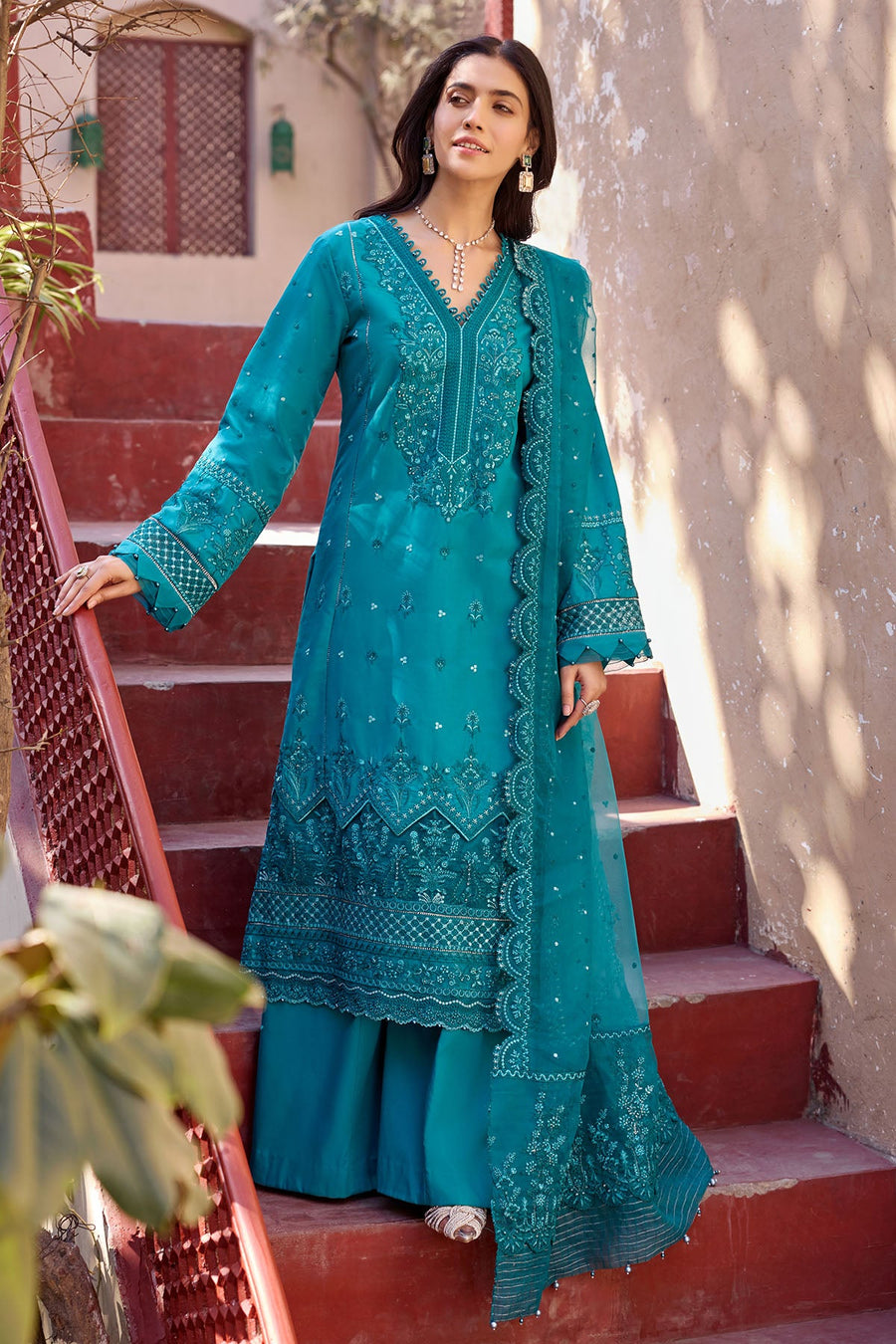 Motifz Nayaab Premium Embroidered Lawn Unstitched 3Pc Suit 4049-AVERY