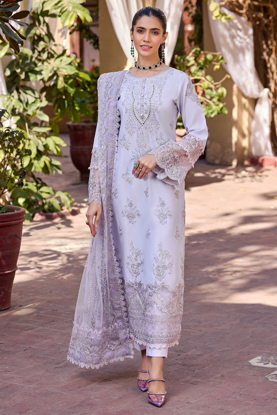 Motifz Nayaab Premium Embroidered Lawn Unstitched 3Pc Suit 4051-AAILA