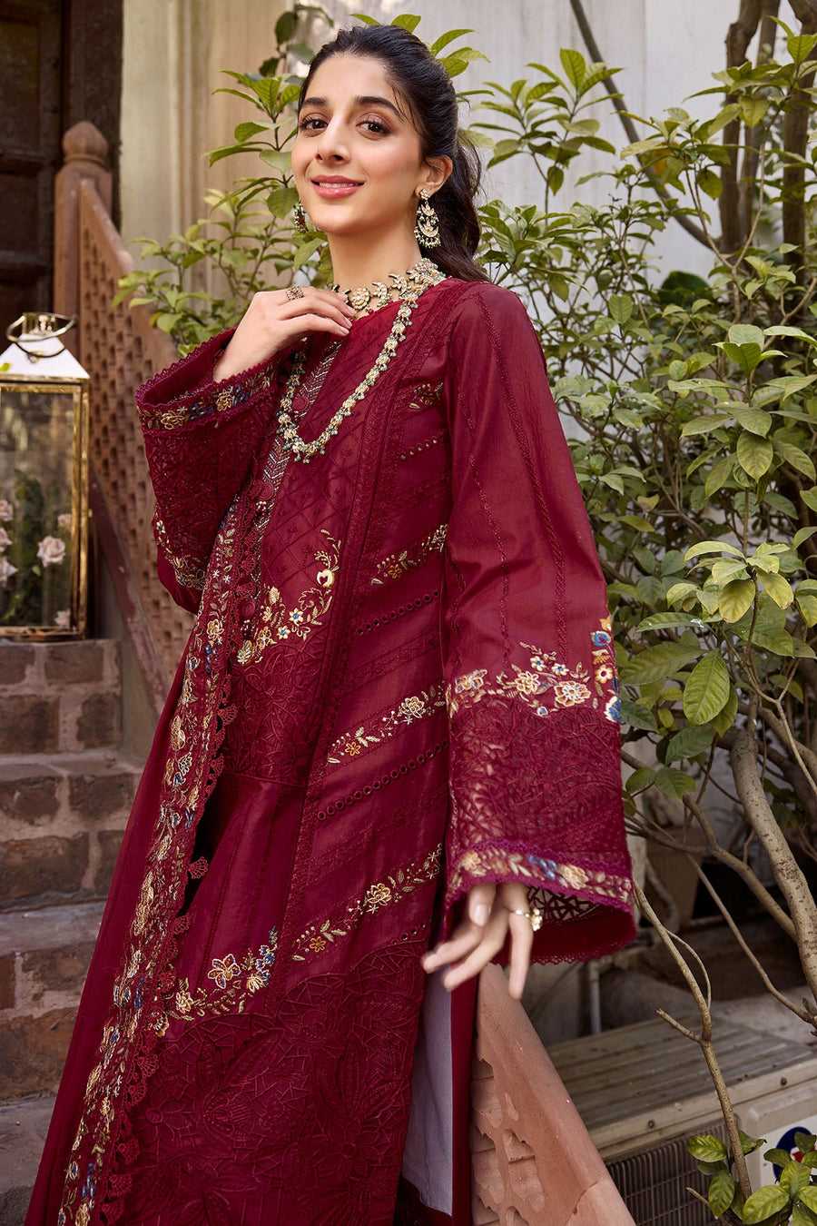 Motifz Nayaab Premium Embroidered Lawn Unstitched 3Pc Suit 4052-FAYA