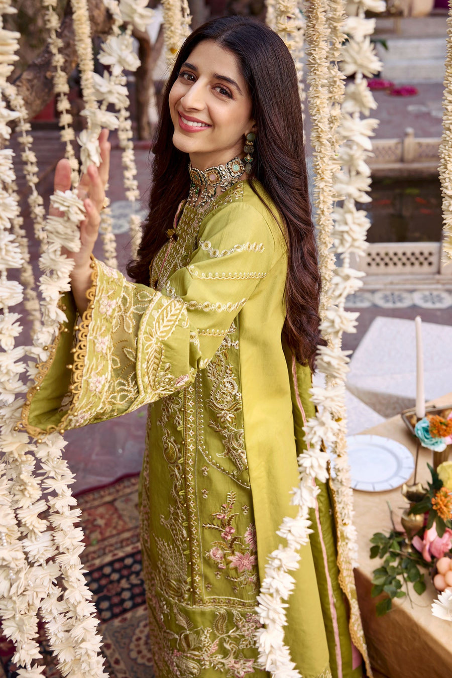 Motifz Nayaab Premium Embroidered Lawn Unstitched 3Pc Suit 4053-ELISE