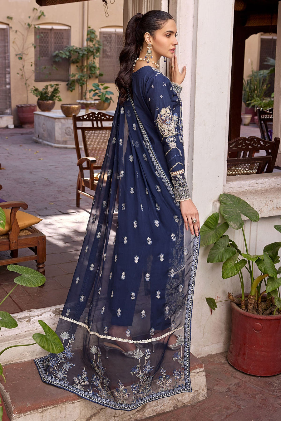 Motifz Nayaab Premium Embroidered Lawn Unstitched 3Pc Suit 4054-LIVIA