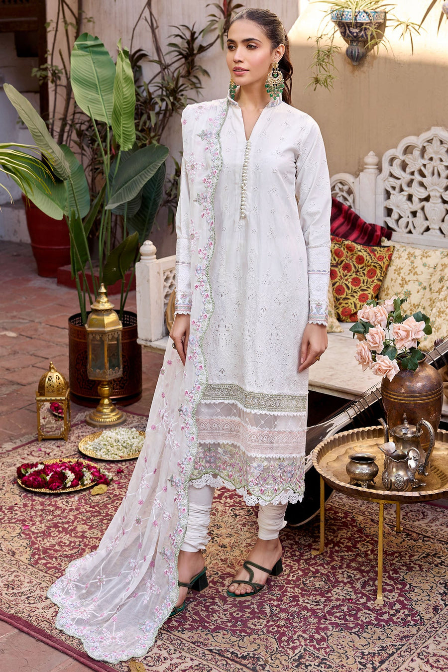 Motifz Nayaab Premium Embroidered Lawn Unstitched 3Pc Suit 4055-VANYA