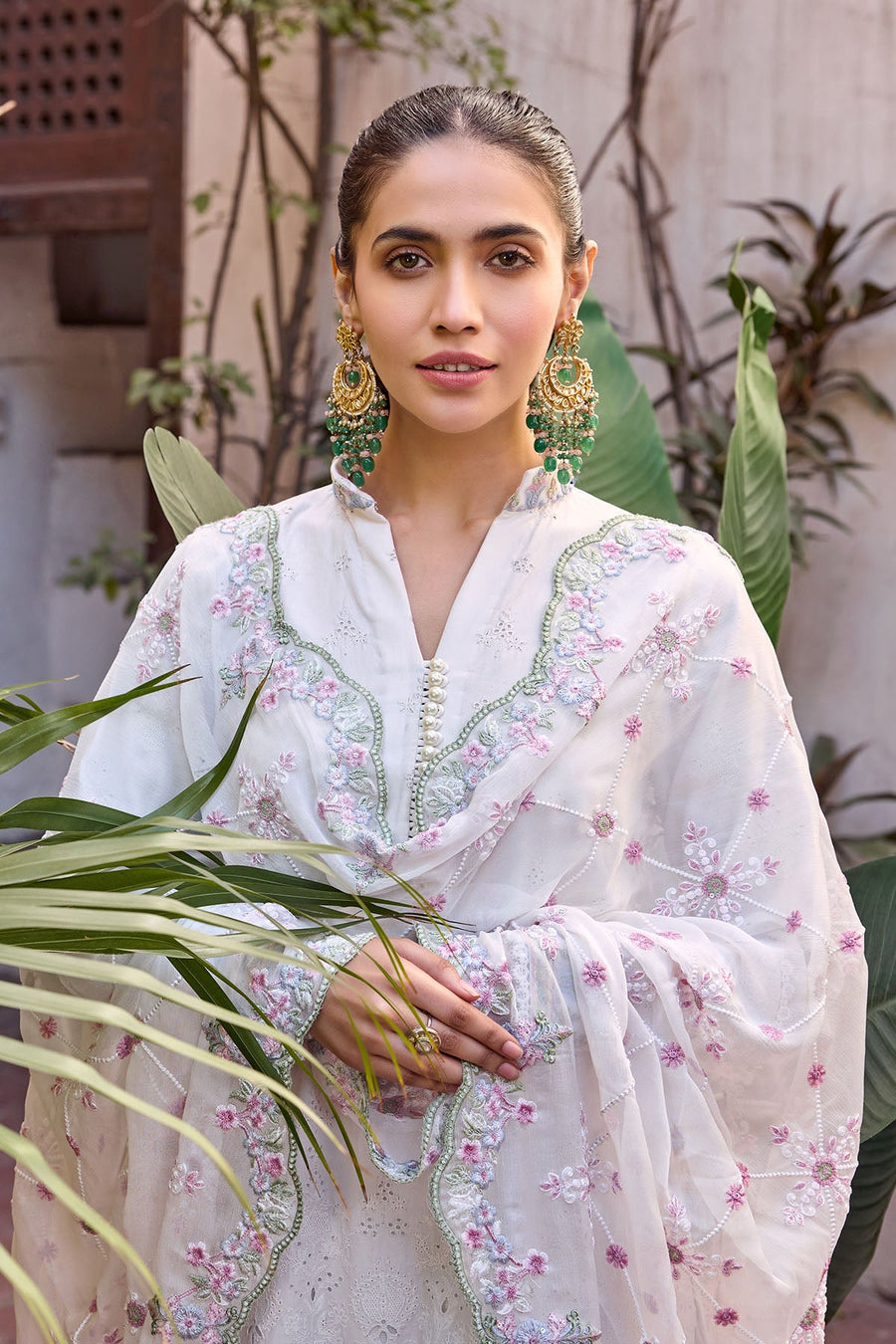 Motifz Nayaab Premium Embroidered Lawn Unstitched 3Pc Suit 4055-VANYA