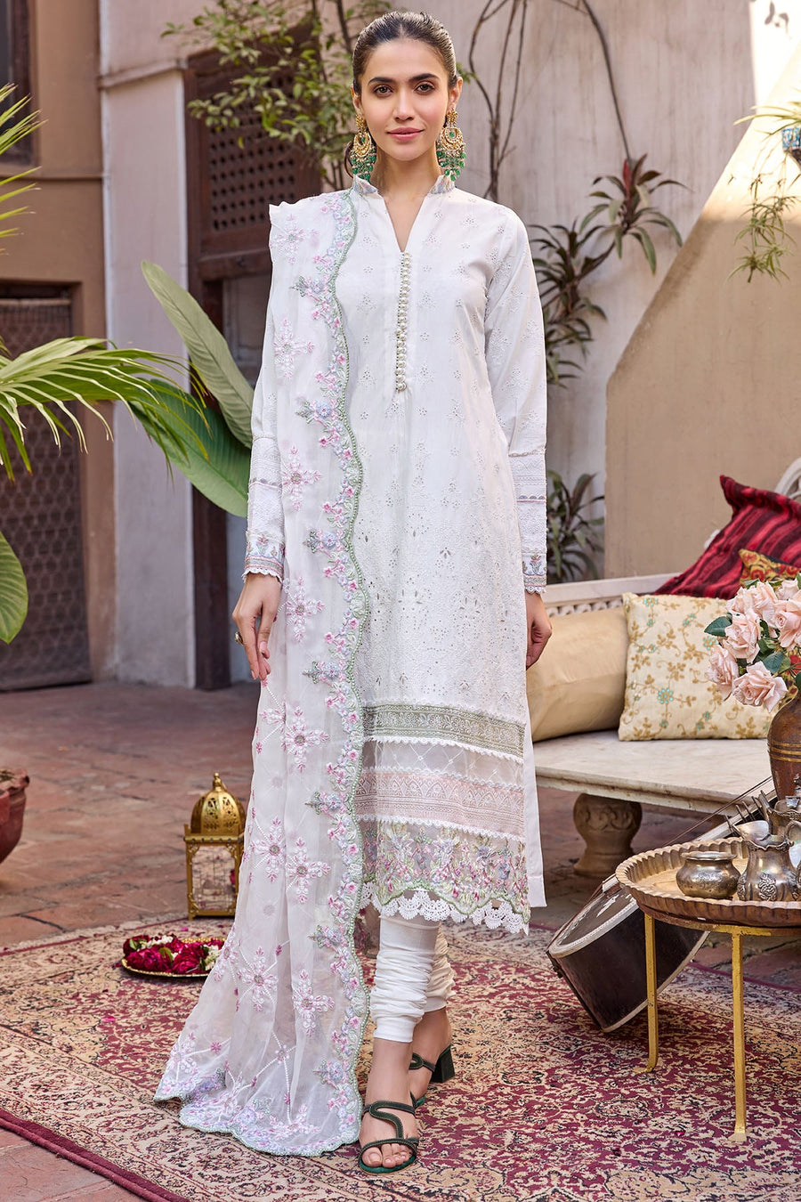 Motifz Nayaab Premium Embroidered Lawn Unstitched 3Pc Suit 4055-VANYA